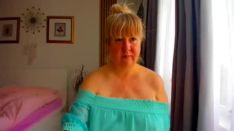 Nicole online show from May 31, 4:51 am