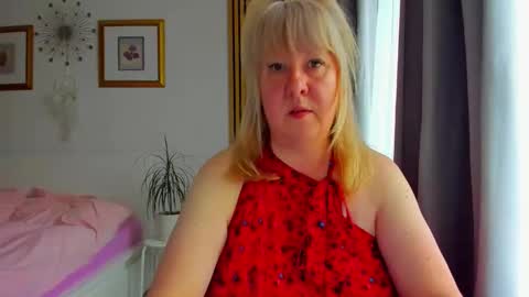 Nicole online show from May 6, 3:49 pm
