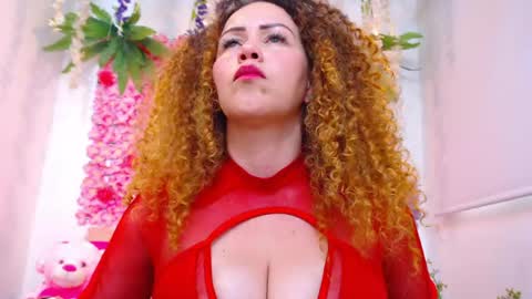 blonde_squirt_ online show from April 13, 7:47 pm