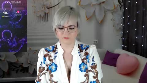 Blonde woman X online show from February 28, 5:59 am