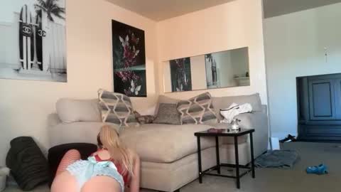 blondebunny999 online show from April 5, 7:02 pm