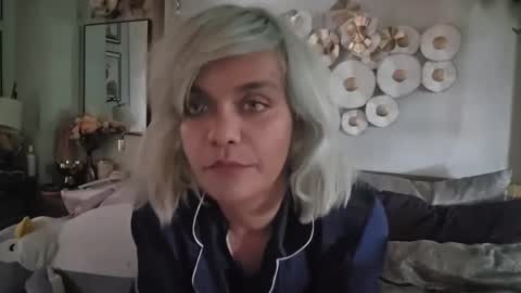 bouncybronze online show from September 18, 1:53 pm