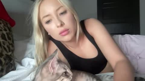 Skyyybanks online show from April 15, 7:31 am