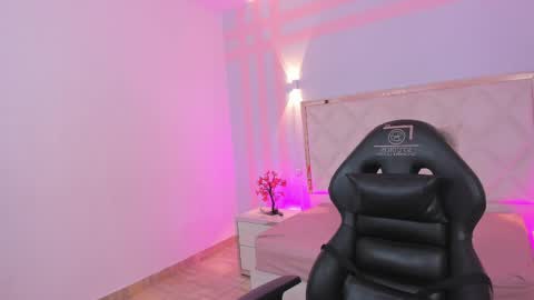 BRENDDA  online show from April 9, 3:20 am