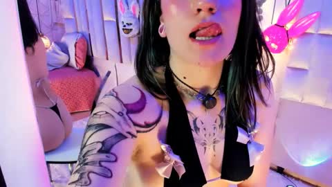     online show from March 28, 3:11 pm