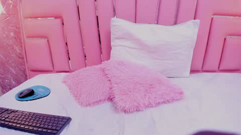 Sara  online show from January 27, 9:00 pm