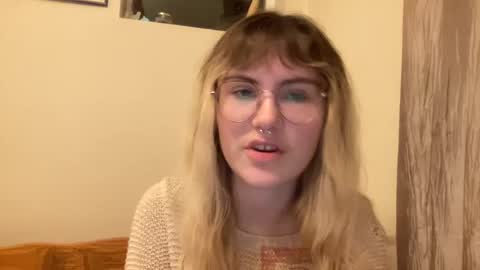 esme gray online show from December 24, 3:27 am