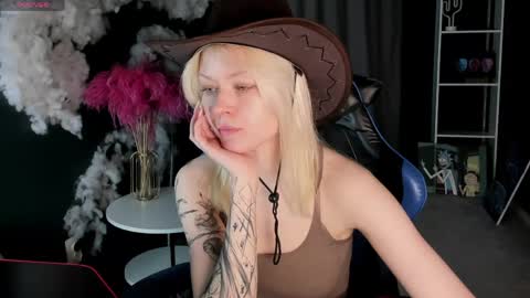Robin online show from May 18, 2:54 am