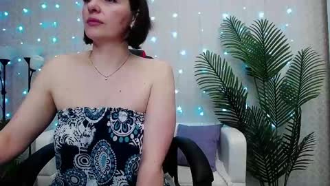 camelia_lillie online show from May 6, 9:35 am
