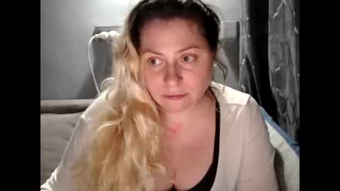 Laura online show from March 15, 11:18 pm