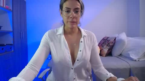 Candy Dowson online show from April 4, 3:33 pm