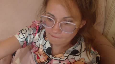say meow and send tip  online show from May 31, 5:41 pm