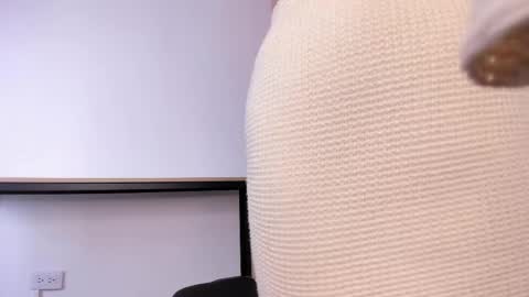  Caroline  online show from May 28, 11:30 am