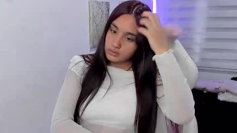 caroline_rodriguez_9 online show from June 1, 7:37 pm
