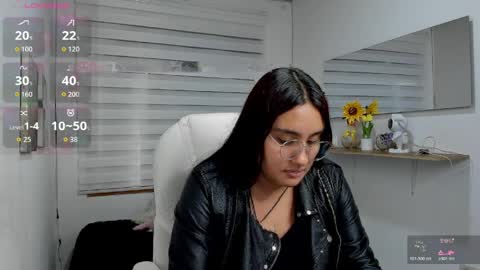 caroline_rodriguez_9 online show from April 11, 7:39 pm