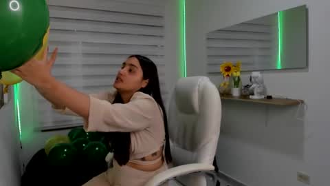 caroline_rodriguez_9 online show from March 17, 7:07 pm