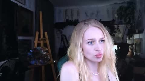 Caroline online show from December 15, 6:57 pm