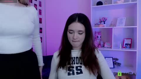 casey_meow_ online show from July 7, 10:45 pm