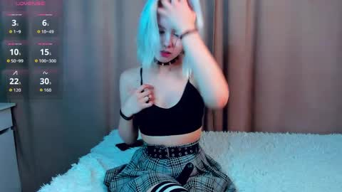 Mia online show from April 2, 1:41 pm