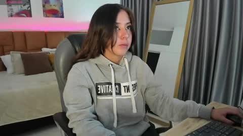 catti_brie_ online show from May 19, 11:39 am