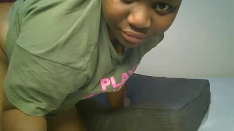 ceepretty25 online show from May 19, 1:56 am