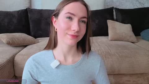 Josie Manesi online show from April 12, 7:55 am