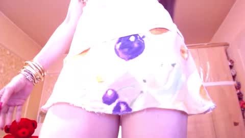 Cerise online show from May 21, 2:53 am