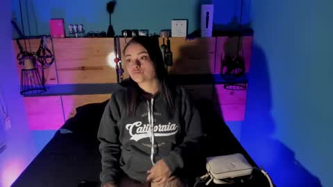 Chloeallennn  online show from April 9, 12:32 pm