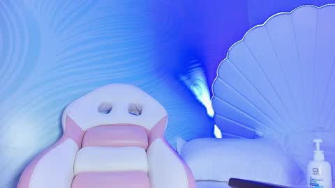 chloe_blowjob online show from April 13, 8:04 am