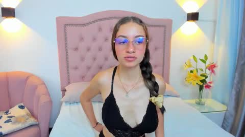 chloekey online show from March 3, 8:04 pm