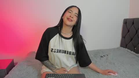 Cloe  online show from November 28, 4:15 am