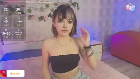 cloee_tay1 online show from July 24, 1:09 pm