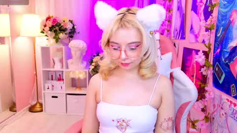 Mia online show from February 22, 9:53 pm