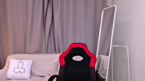 Mia online show from March 7, 10:56 am