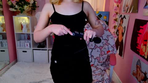 Mia online show from January 8, 9:01 pm