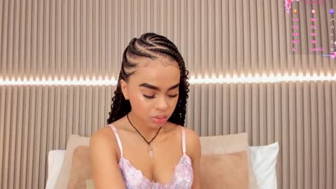 coralineross_ online show from February 22, 11:02 am