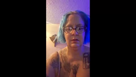 courtney2hot698114353 online show from May 20, 5:15 am