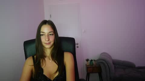 Crystalbrunette18 online show from June 10, 6:28 pm