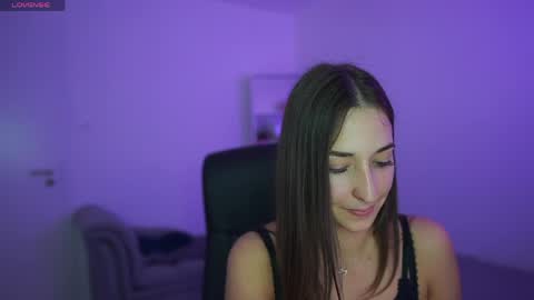Crystalbrunette18 online show from April 24, 6:33 pm