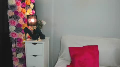 Crsyatal online show from April 1, 3:20 pm