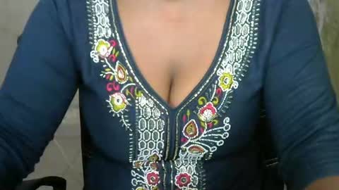 alia online show from March 28, 9:46 pm