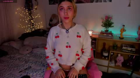 cuteweed420 online show from April 14, 2:11 am