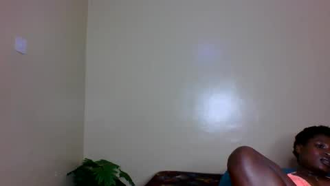 cutey_mara online show from May 2, 7:11 am