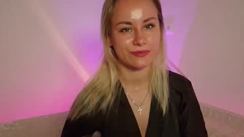 cutie_xoxo_ online show from June 11, 8:00 am
