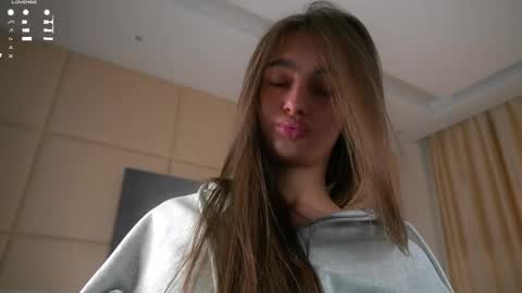 Isabella online show from April 18, 1:08 am