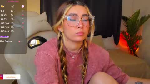 dakottaa__ online show from July 23, 12:23 am