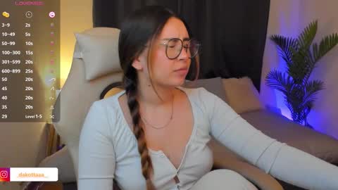 dakottaa__ online show from February 11, 11:50 pm