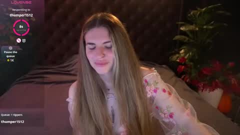 danielareign online show from April 15, 1:22 pm