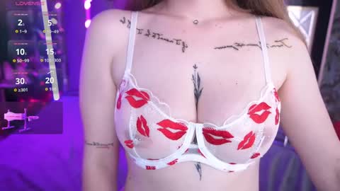 danielareign online show from April 1, 1:52 pm