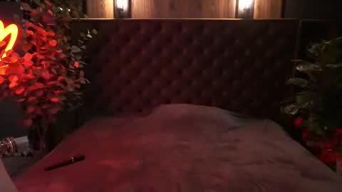 danielareign online show from March 28, 2:05 pm